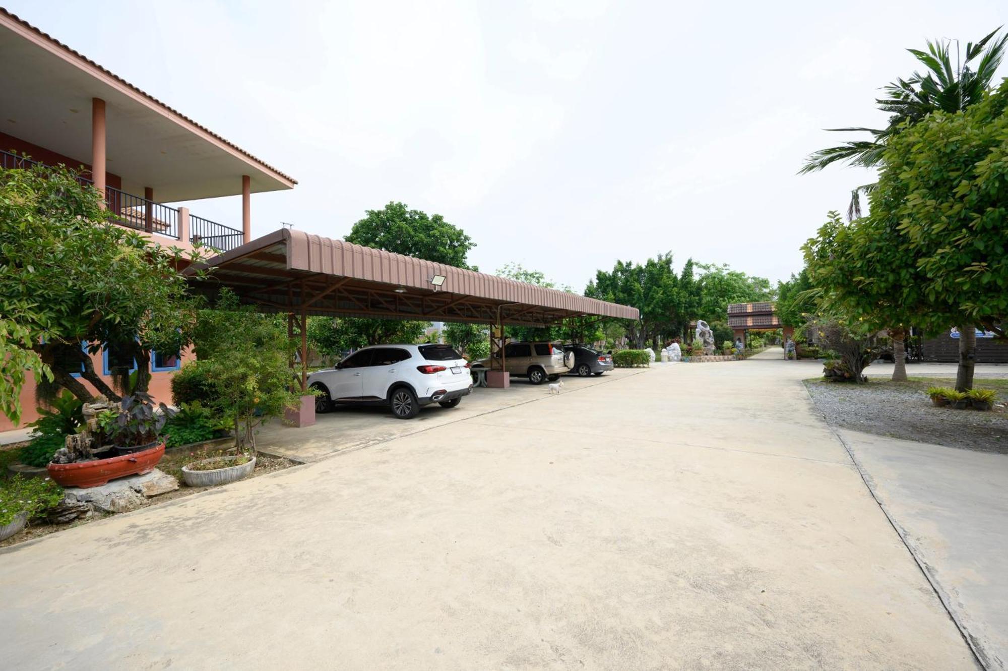 Busaya Resort & Cuisine Nakhon Pathom Eksteriør billede